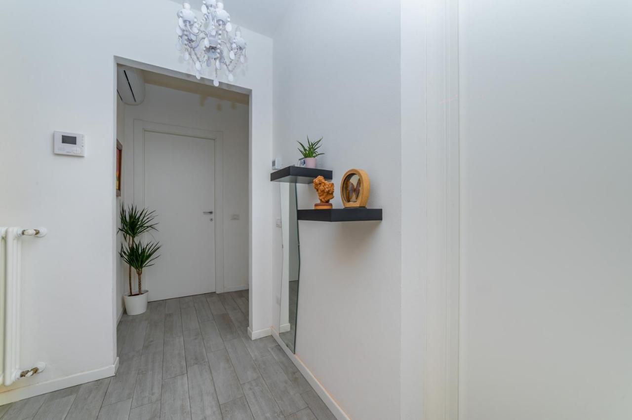 Parma Residential Apartment Con Balcone Exterior photo
